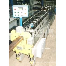 Machine de formage de tuyaux de descente